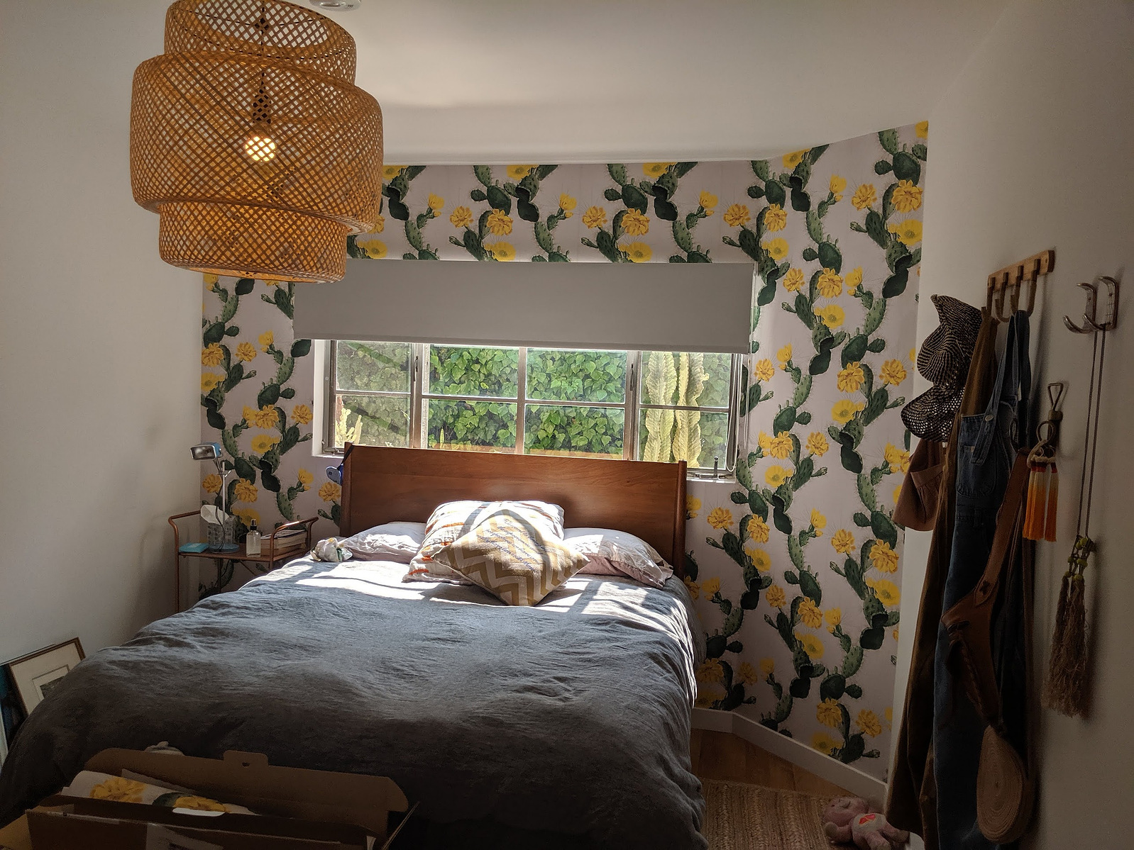 Backwall accent with peel-and-stick vinyl wallpaper